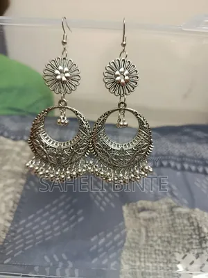 হ্যান্ডমেইড নেকলেস ও কানের দুল সেট