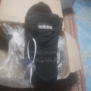 অ্যাডিডাস জুতা ৪৪ সাইজ ভিয়েতনাম থেকে আনা নতুন