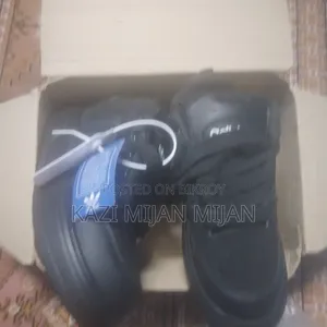 অ্যাডিডাস জুতা ৪৪ সাইজ ভিয়েতনাম থেকে আনা নতুন