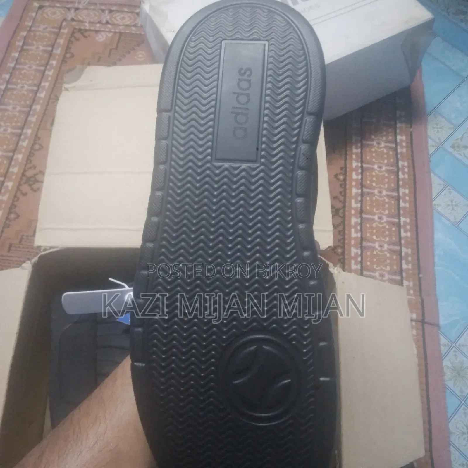 অ্যাডিডাস জুতা ৪৪ সাইজ ভিয়েতনাম থেকে আনা নতুন