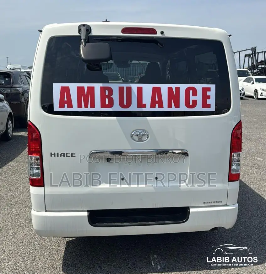 Toyota HiAce 2022 White