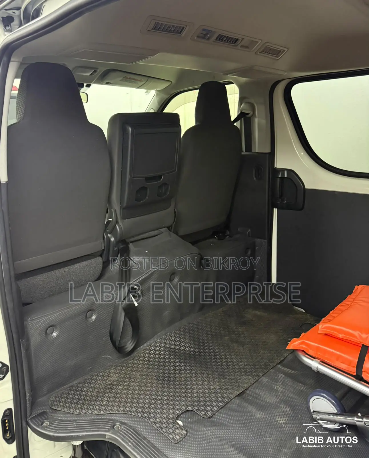 Toyota HiAce 2022 White