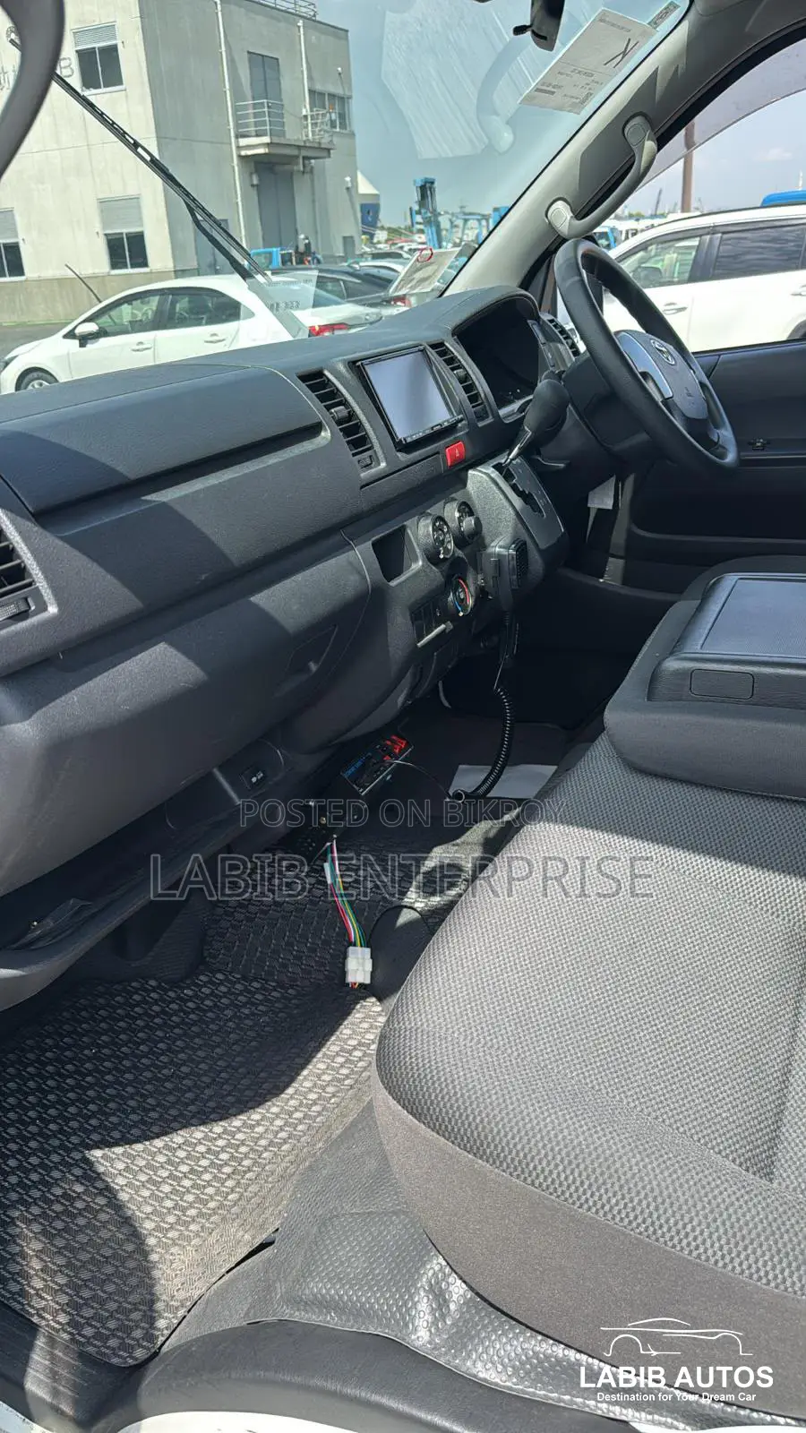 Toyota HiAce 2022 White