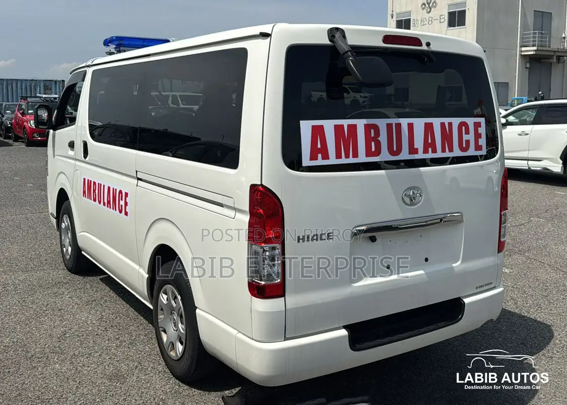 Toyota HiAce 2022 White