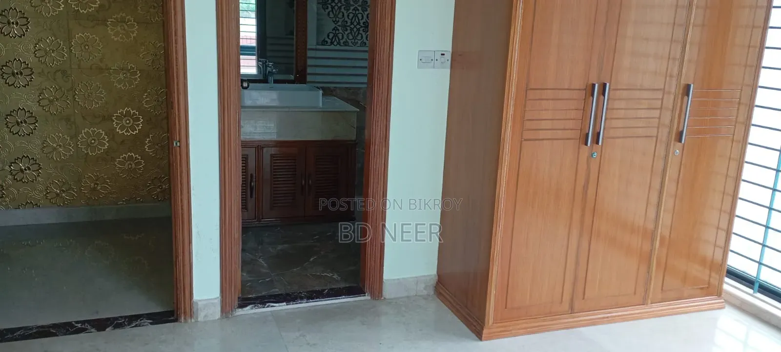 গুলশানে অফিস ভাড়ার জন্য ২৭০০ বর্গফুট আবাসিক সেমি-ফার্নিশড স্পেস