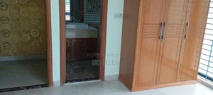 গুলশানে অফিস ভাড়ার জন্য ২৭০০ বর্গফুট আবাসিক সেমি-ফার্নিশড স্পেস