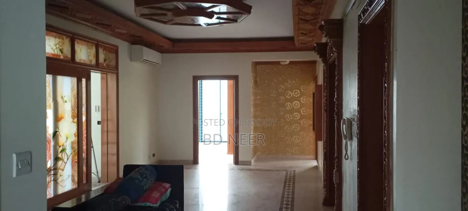গুলশানে অফিস ভাড়ার জন্য ২৭০০ বর্গফুট আবাসিক সেমি-ফার্নিশড স্পেস