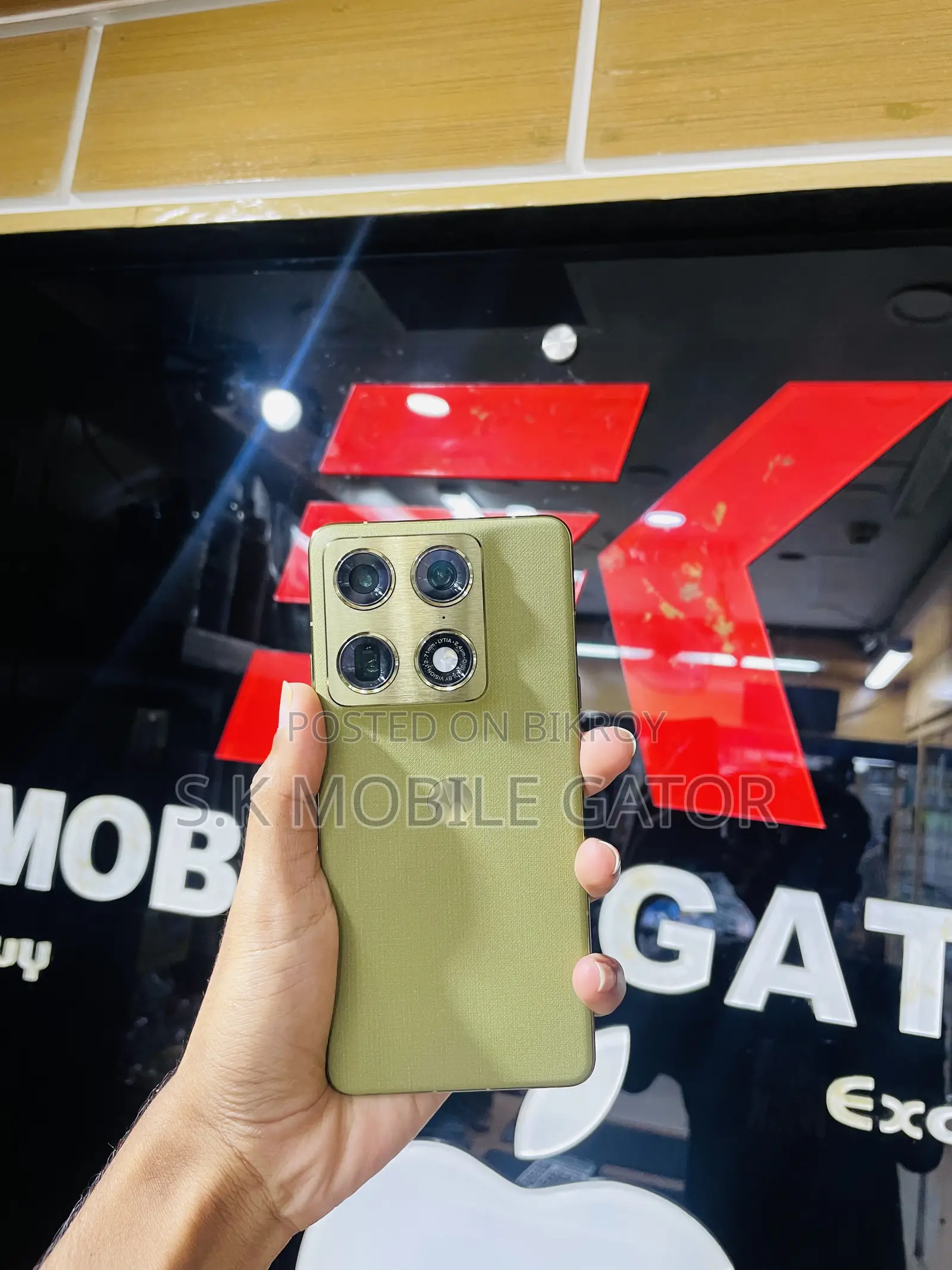 Motorola 512 GB Green