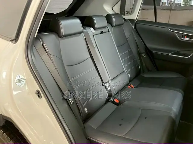 Toyota RAV4 2021 Pearl