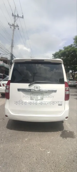 Toyota Noah 2013 White