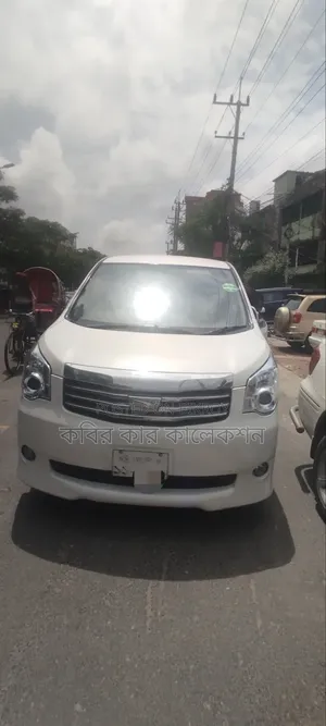Toyota Noah 2013 White