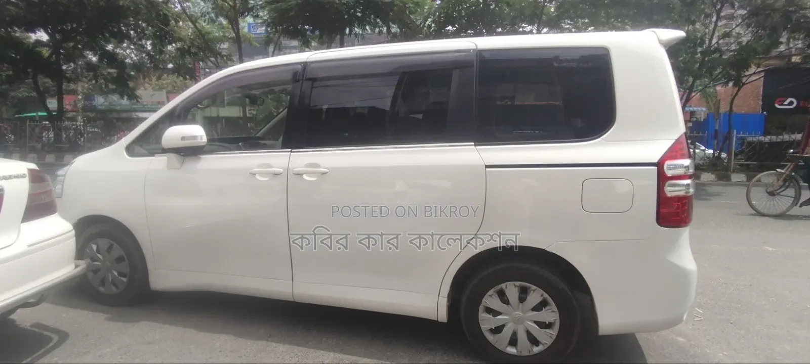 Toyota Noah 2013 White