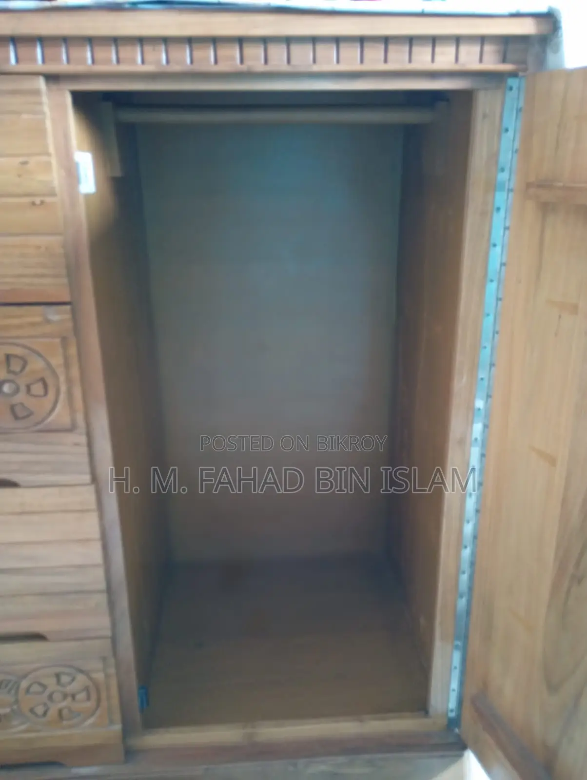 Wardrobe/Cup Board