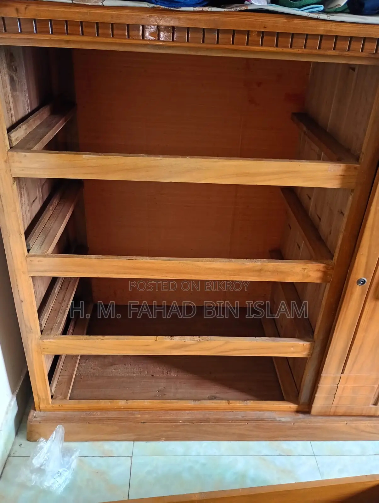 Wardrobe/Cup Board