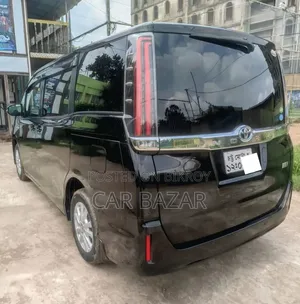টয়োটা নোয়াহ ১.৮ ফ্রন্ট হুইল ড্রাইভ হাইব্রিড (৭ সিটার) ২০১৯ কালো
