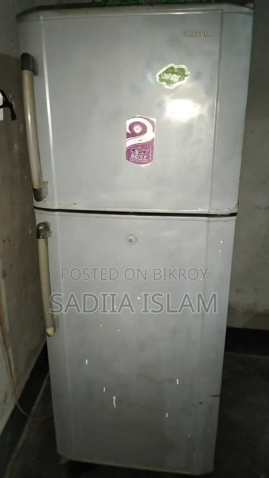 Running Fridge, selling because I am closing the shop