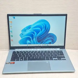 Laptop ASUS 4GB Intel SSD 500GB