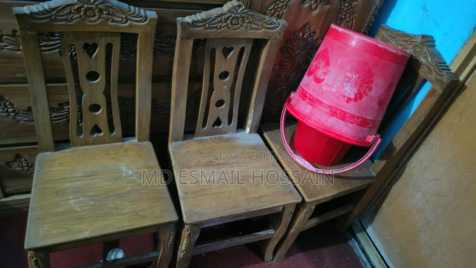 Dining Table and 6 Chairs