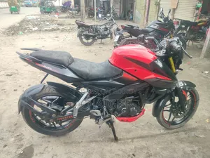 বাজাজ পালসার এনএস ১৬০ ২০১৯ রেড
