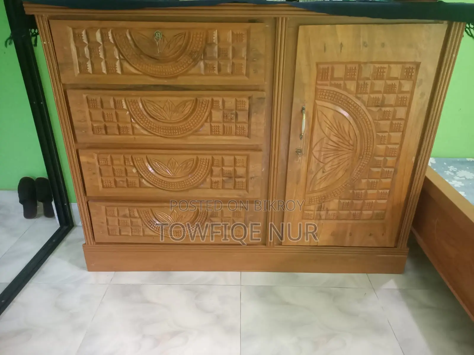 খাট এবং ওয়ারড্রোব