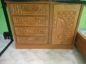 খাট এবং ওয়ারড্রোব