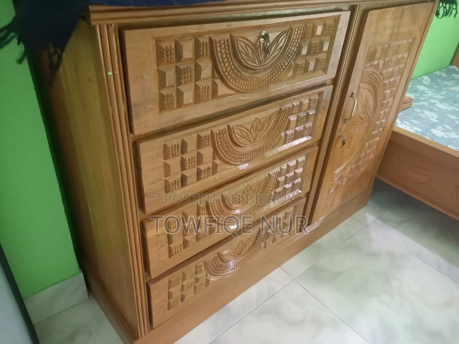 খাট এবং ওয়ারড্রোব