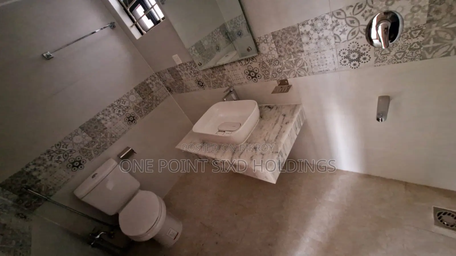 5bdrm Apartment in Uttara for sale