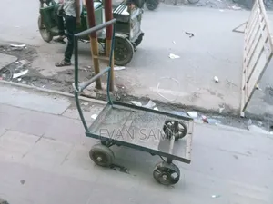 হার্ডওয়ারের মাল টানার জন্য টলি