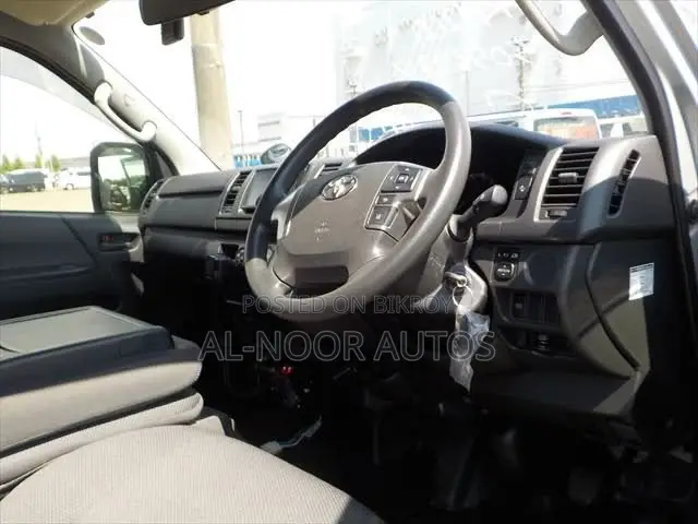 Toyota HiAce 2021 Silver