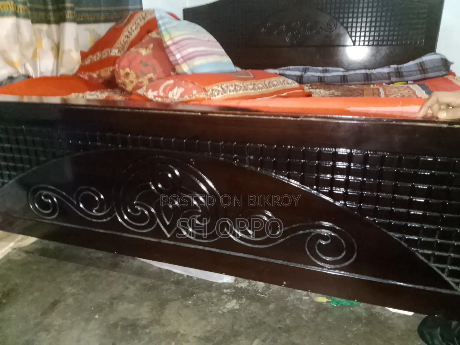 একটি পারটেক্সের খাট বিক্রি হবে