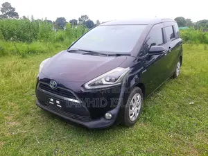 নতুন টয়োটা সিয়েন্টা ১.৫ হাইব্রিড এফডব্লিউডি ২০১৮ কালো