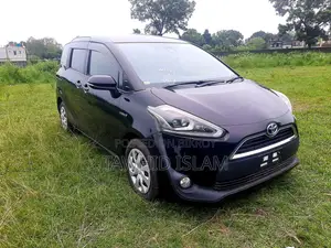 নতুন টয়োটা সিয়েন্টা ১.৫ হাইব্রিড এফডব্লিউডি ২০১৮ কালো