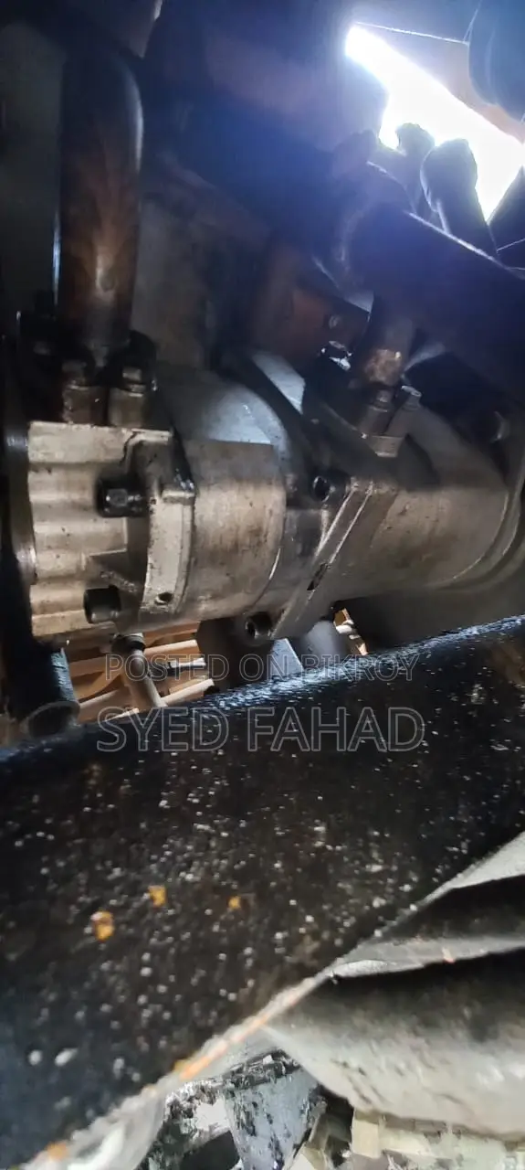 চমৎকার কন্ডিশনের এক্সকাভেটর বিক্রির জন্য - [Brand]