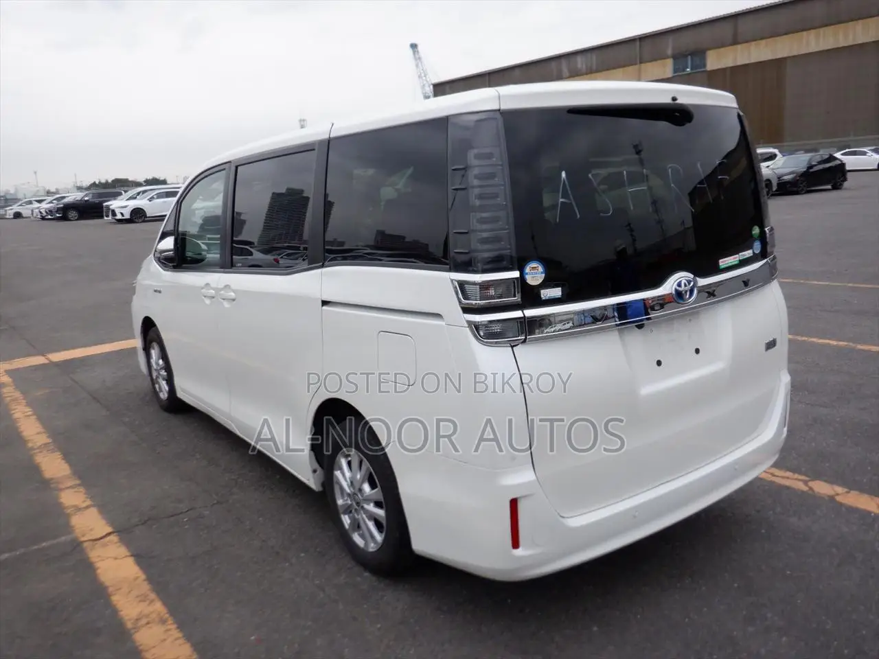 Toyota Voxy 2021 White