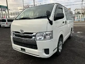 Toyota HiAce 2021 White
