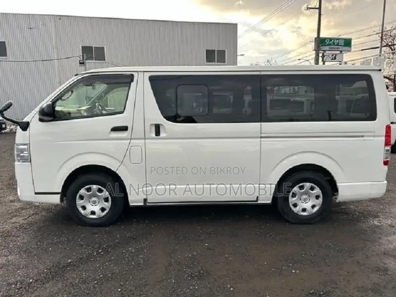 Toyota HiAce 2021 White