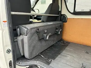 Toyota HiAce 2021 White