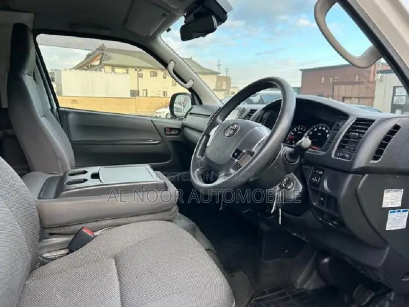 Toyota HiAce 2021 White