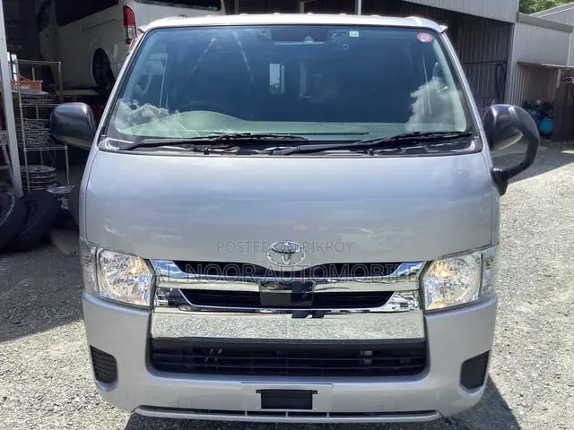 Toyota HiAce 2021 Silver