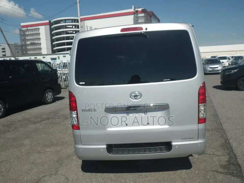 Toyota HiAce 2021 Silver