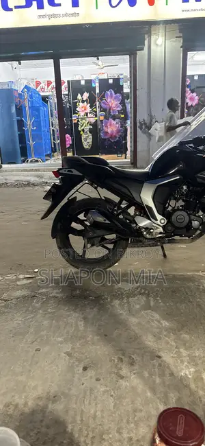 Yamaha 2022 Black