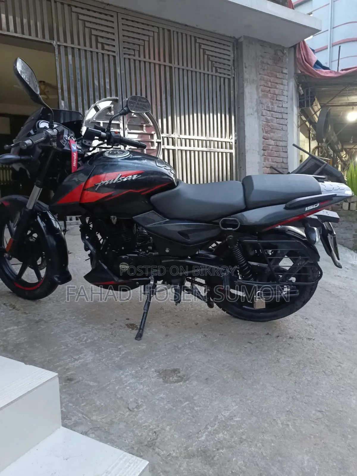 বাজাজ পালসার ১৫০ ২০২১ ব্ল্যাক