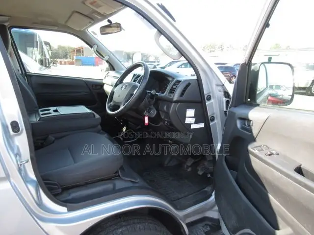 Toyota HiAce 2021 Silver
