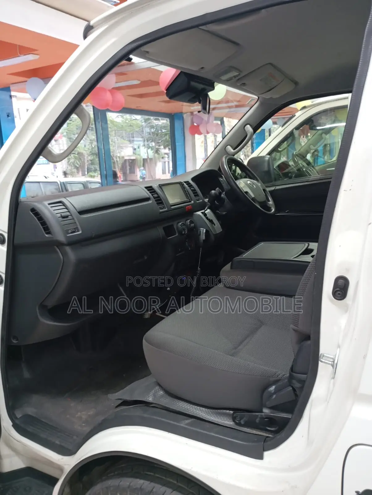 Toyota HiAce 2021 White