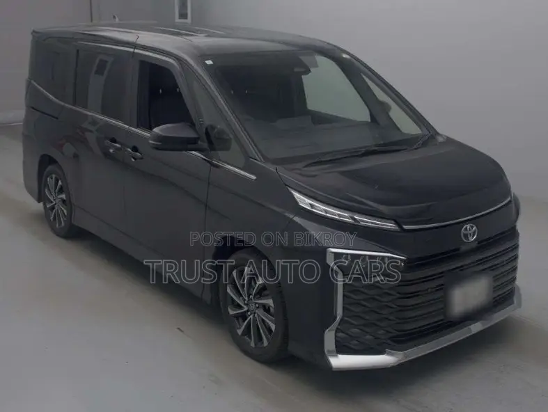 Toyota Voxy 2023 Purple