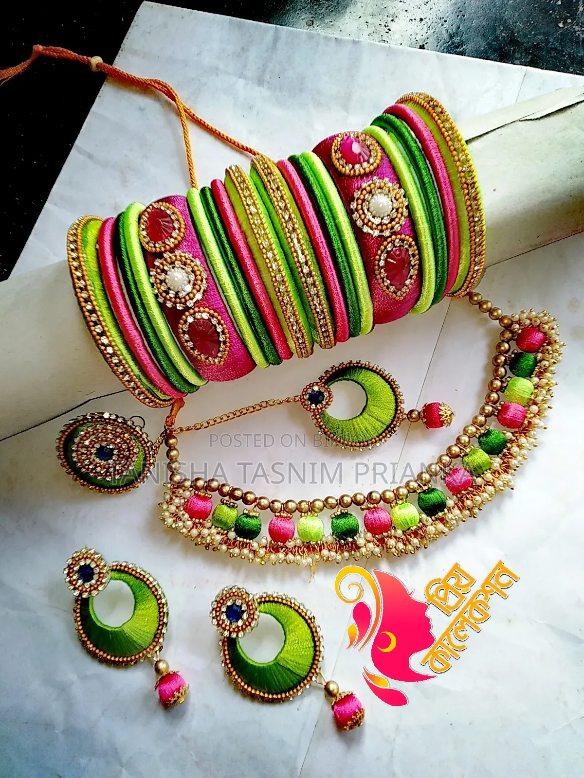 হাতে তৈরি গয়না