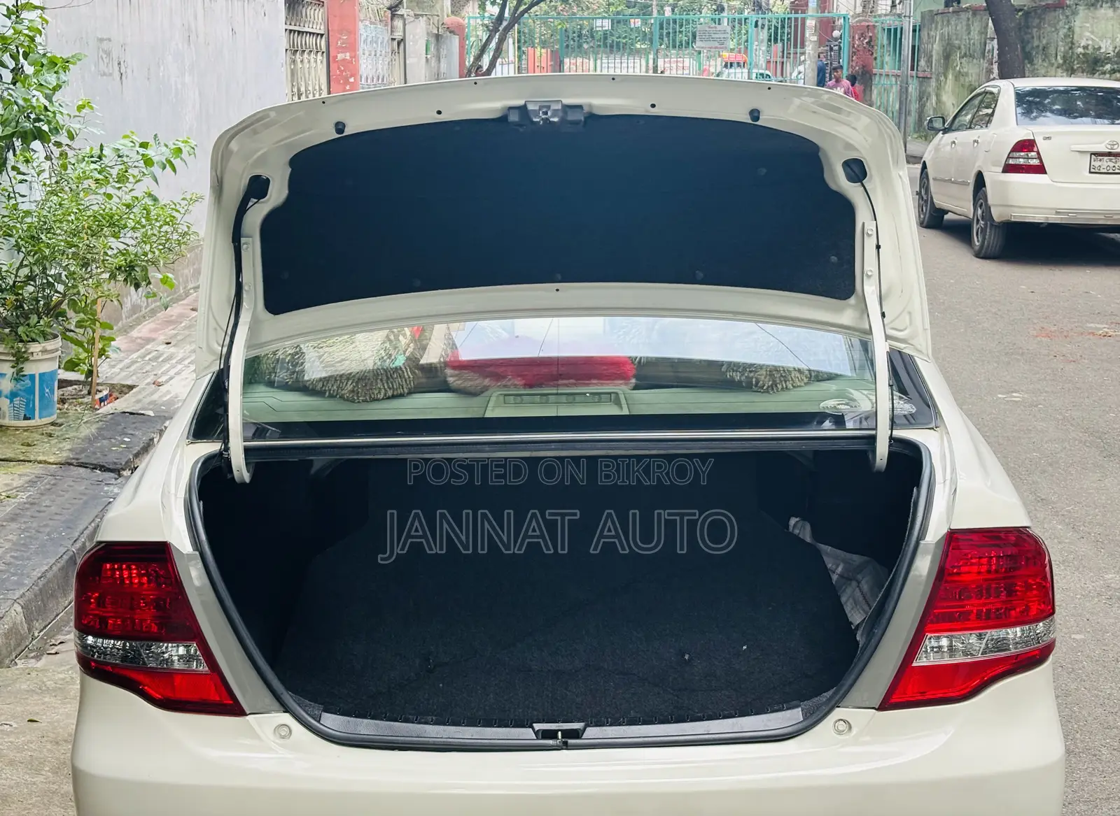 টয়োটা এক্সিও ২০০৮ সাদা