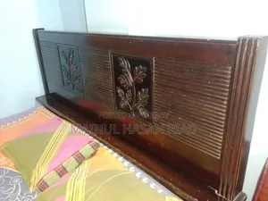 ভালো অবস্থার কাঠের খাট বিক্রি হবে ৬×৭ সাইজের কাঠের খাট