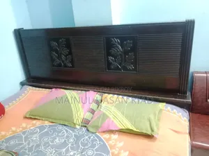 ভালো অবস্থার কাঠের খাট বিক্রি হবে ৬×৭ সাইজের কাঠের খাট