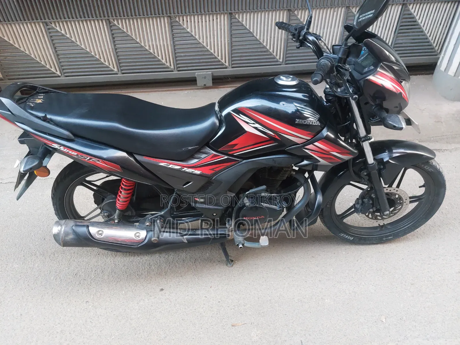 হোন্ডা সিবি ২০২১ কালো